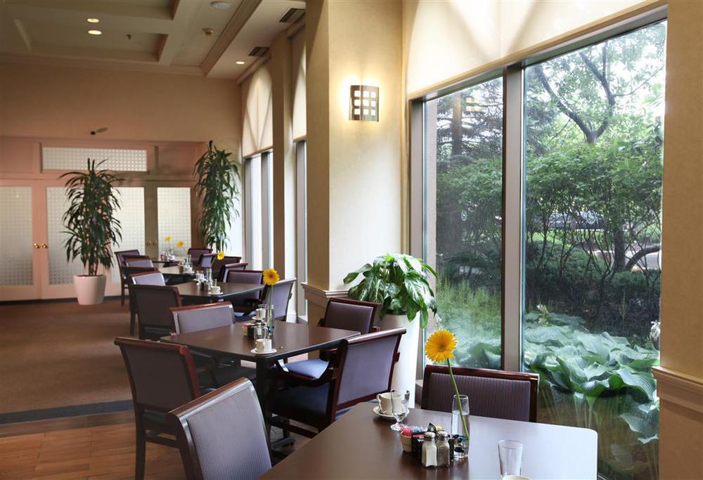 Sheraton Suites Columbus Worthington Restaurant bilde